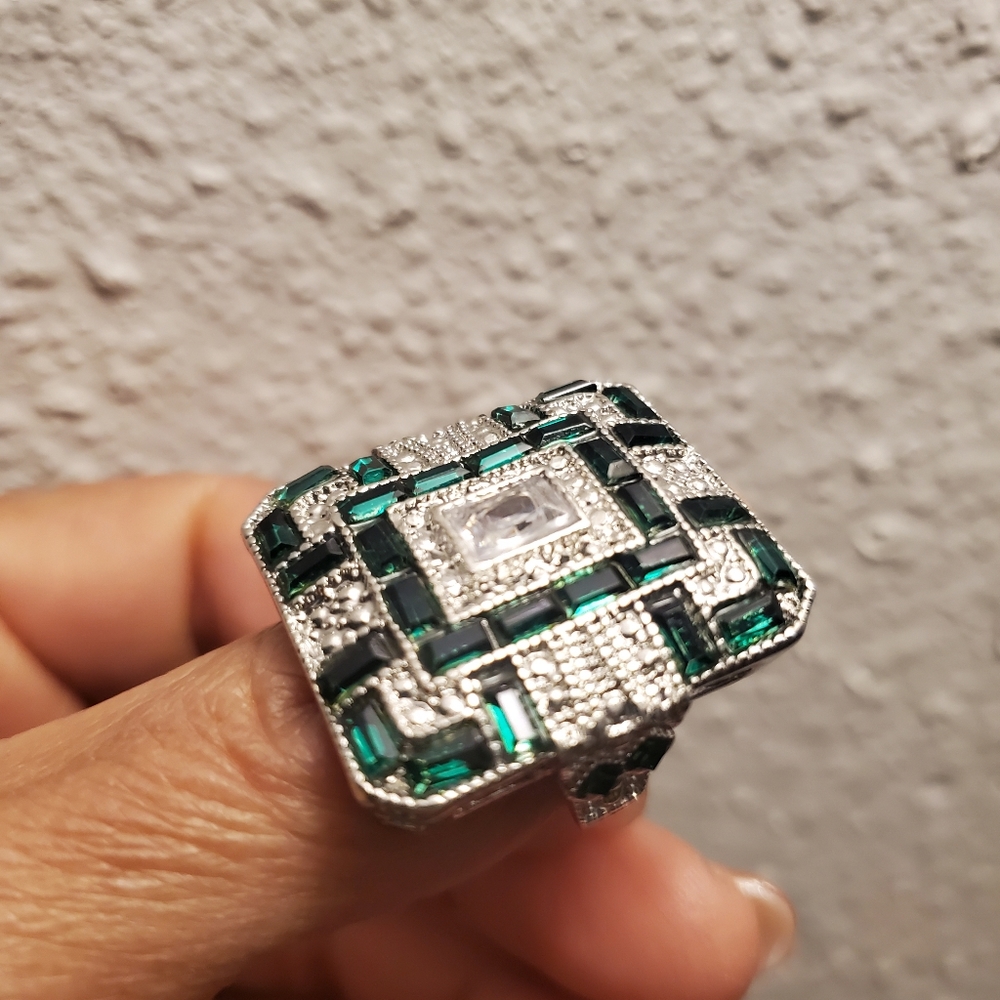 RING. - Picture 2 of 5